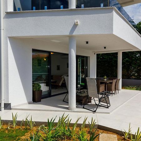 Apartment "Villa M" กอสเตรนา ภายนอก รูปภาพ