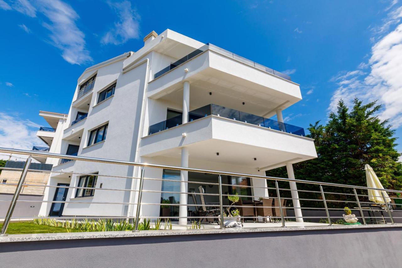 Apartment "Villa M" กอสเตรนา ภายนอก รูปภาพ