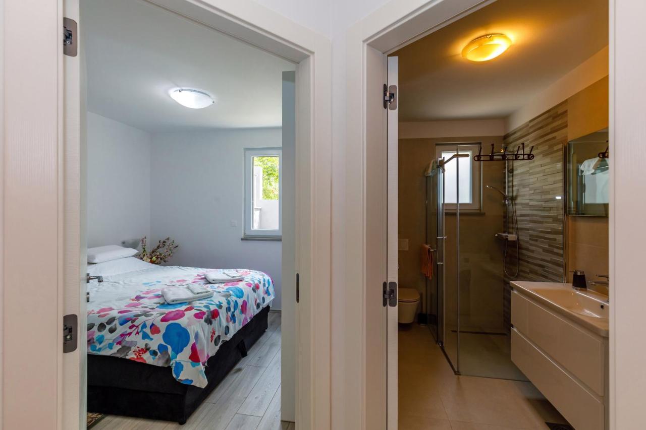 Apartment "Villa M" กอสเตรนา ภายนอก รูปภาพ
