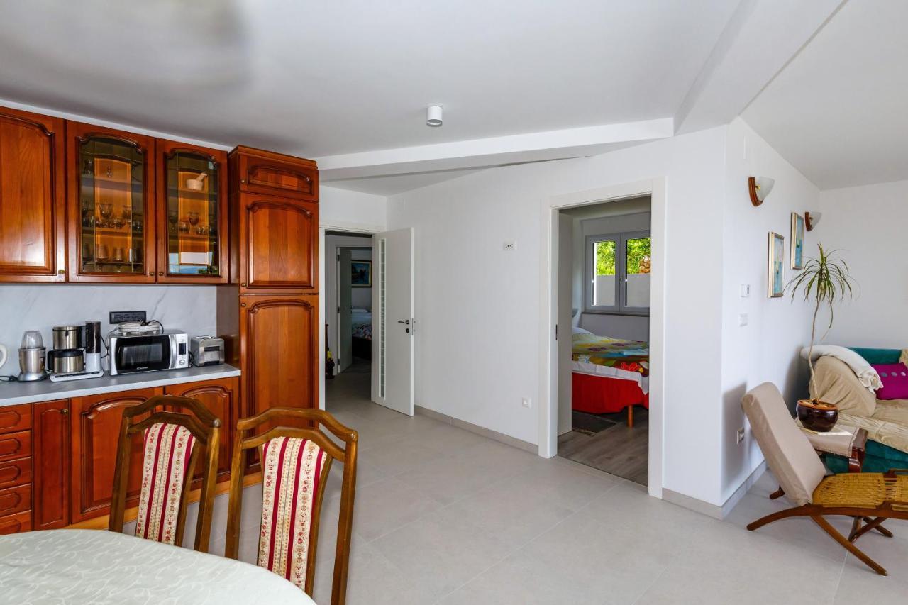 Apartment "Villa M" กอสเตรนา ภายนอก รูปภาพ