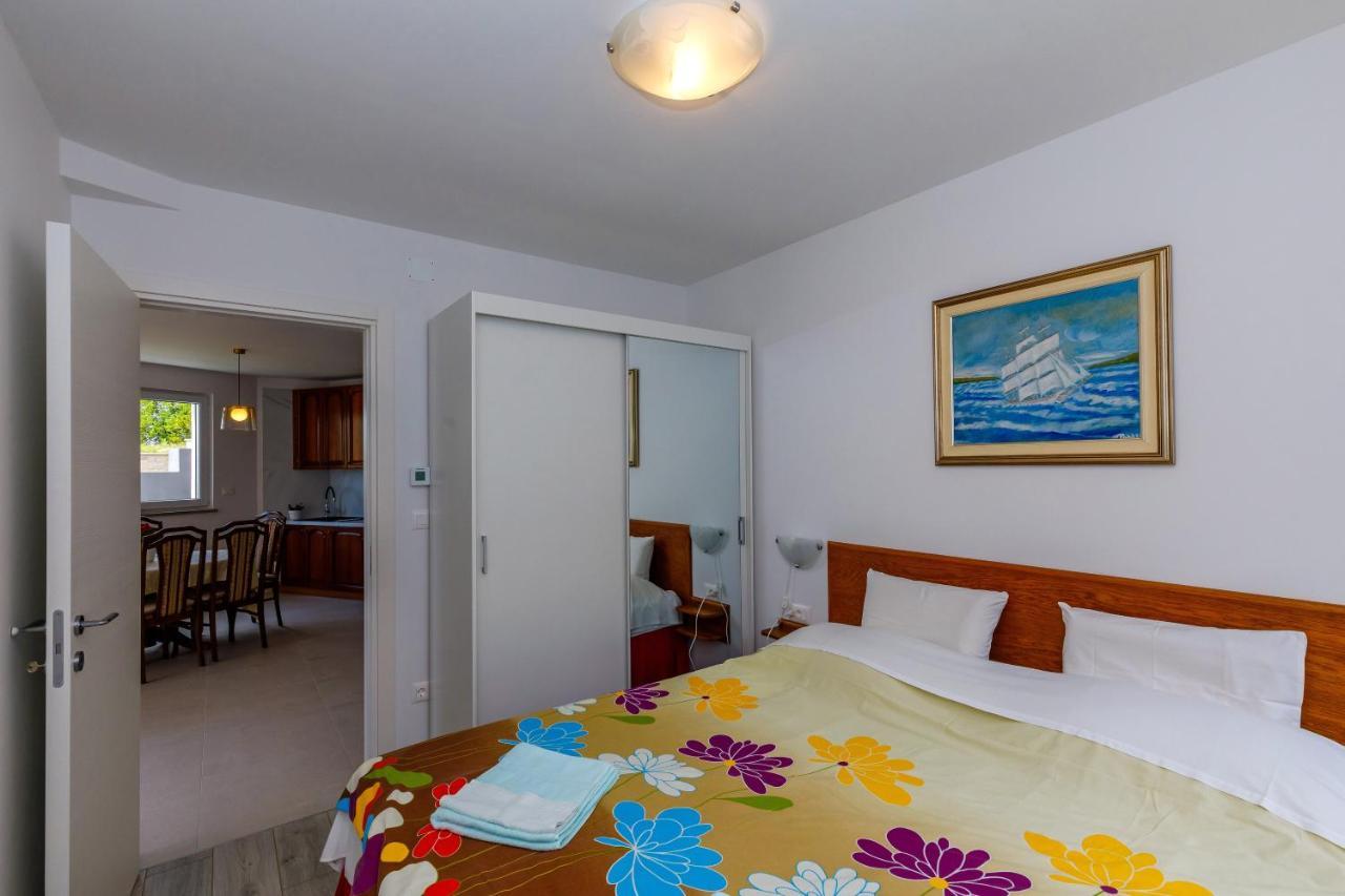 Apartment "Villa M" กอสเตรนา ภายนอก รูปภาพ
