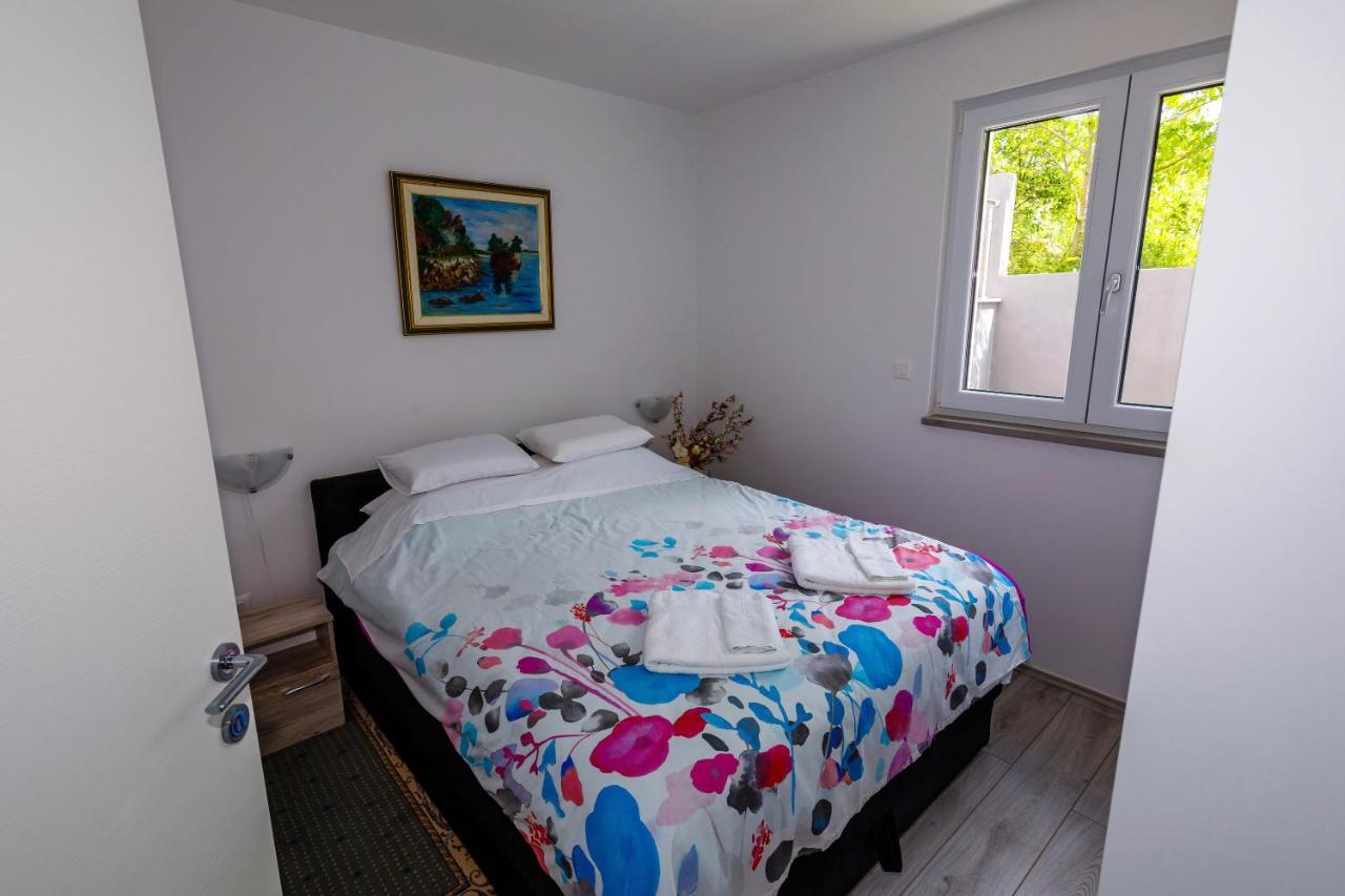 Apartment "Villa M" กอสเตรนา ภายนอก รูปภาพ