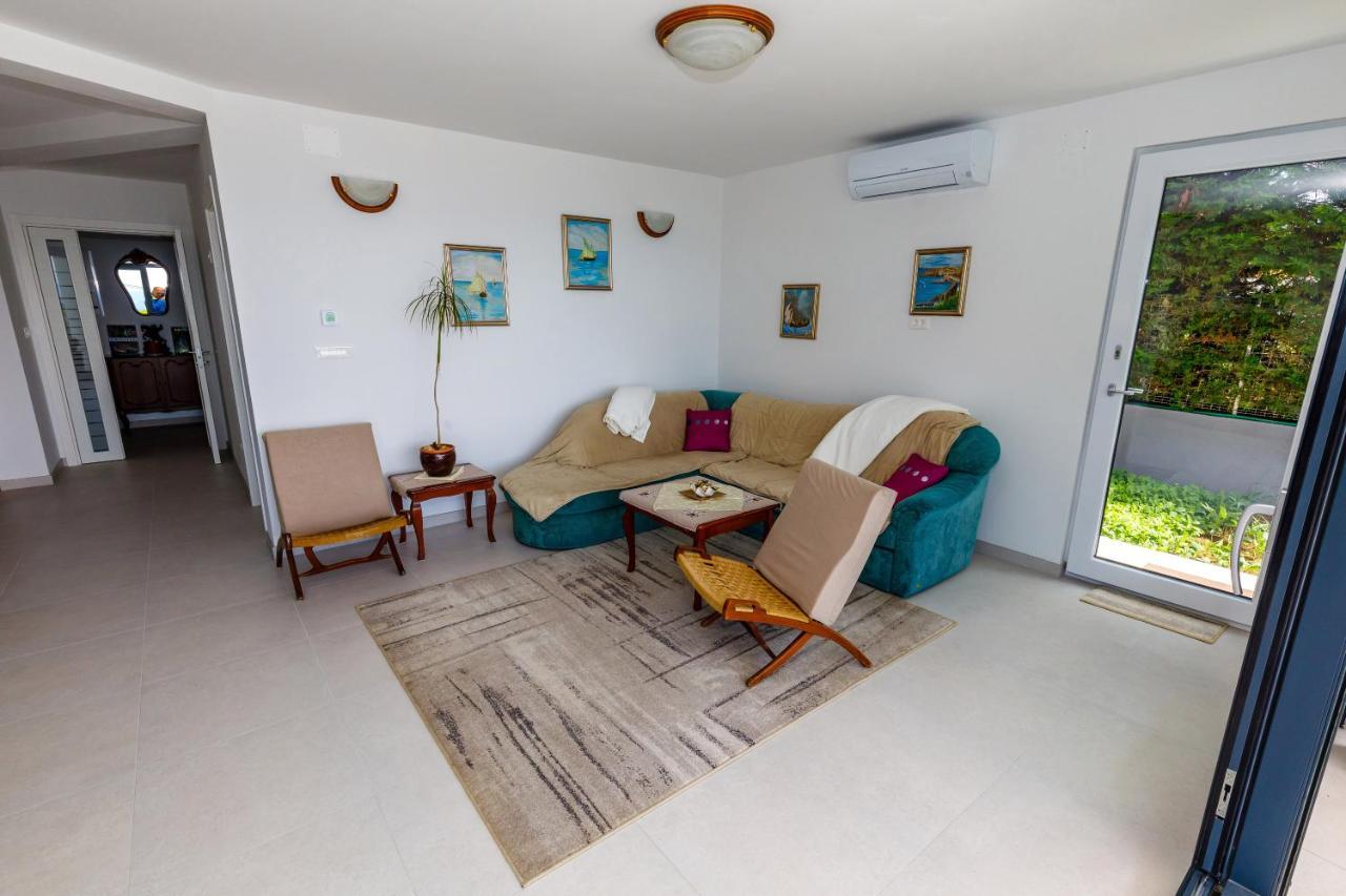 Apartment "Villa M" กอสเตรนา ภายนอก รูปภาพ